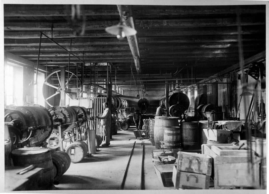 La salle des broyeurs au moulin de la Biles en 1923. Photo: Musée de Sarreguemines.